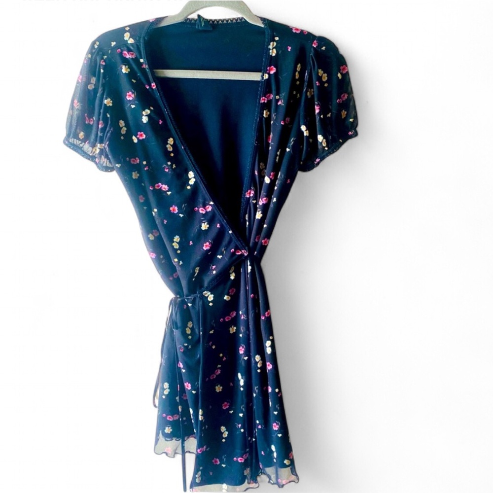 URBAN OUTFITTERS BLACK PINK FLORAL PRINT DITSY SHORT SLEEVE WRAP DRESS SIZE S